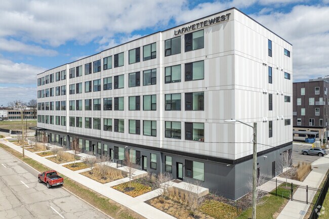Foto del edificio - Lafayette West Apartments
