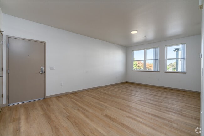 1BR, 1BA - 598SF - Living Room - Bar Triangle