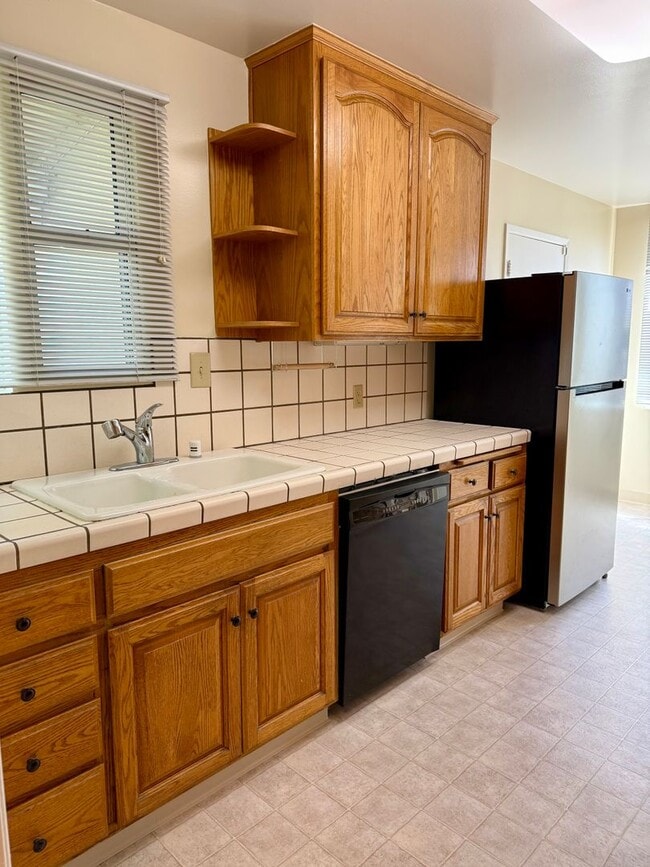 Foto del edificio - 3139 Baker Dr