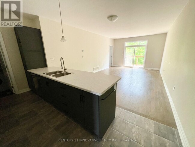 Photo du bâtiment - 4311-4311 Mann St
