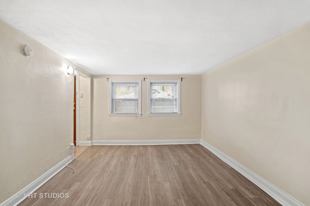 Primary Photo - 2347 W Medill Ave