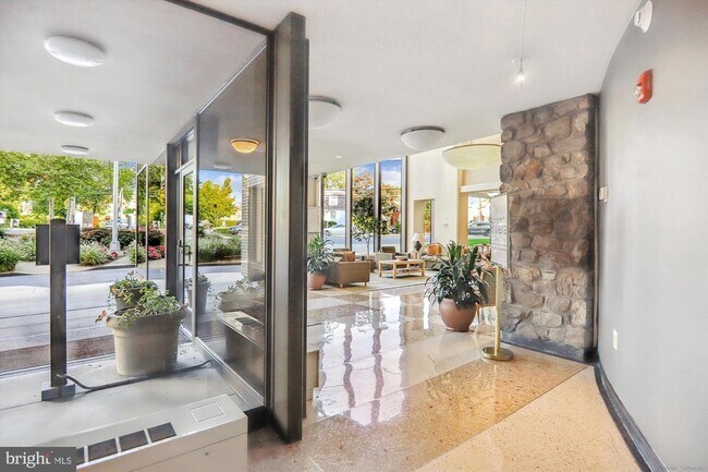 Foto del edificio - 4242 East-West Highway Unit 420