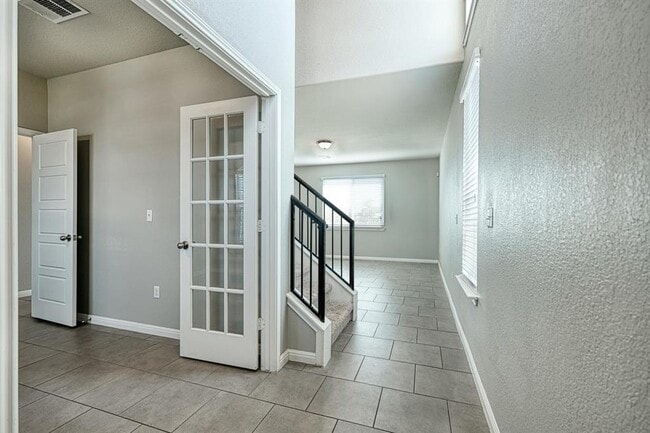 Building Photo - 100 Northern Flicker St