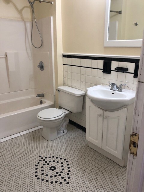 Foto del edificio - 1098 Elmwood Ave
