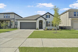 Building Photo - 702 Charity Dr
