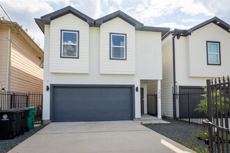 Building Photo - 3634 Dreyfus St