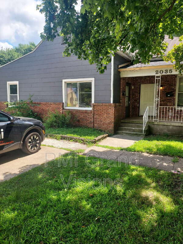 Primary Photo - 2035 E William St