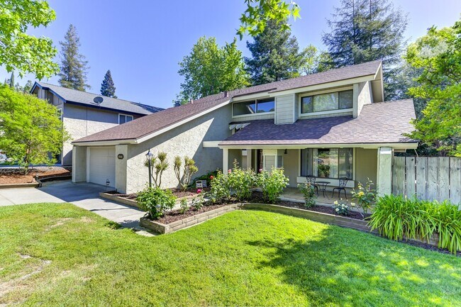 Foto del edificio - STUNNING 4BD / 2.5BTH SINGLE FAMILY RIGHT ...