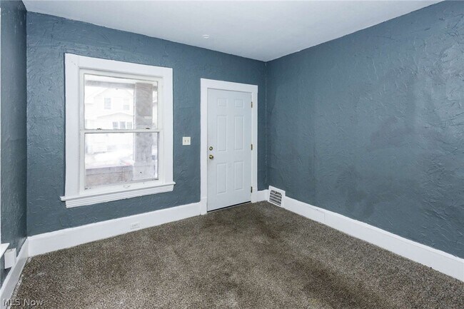 Foto del edificio - 2142 W 105th St