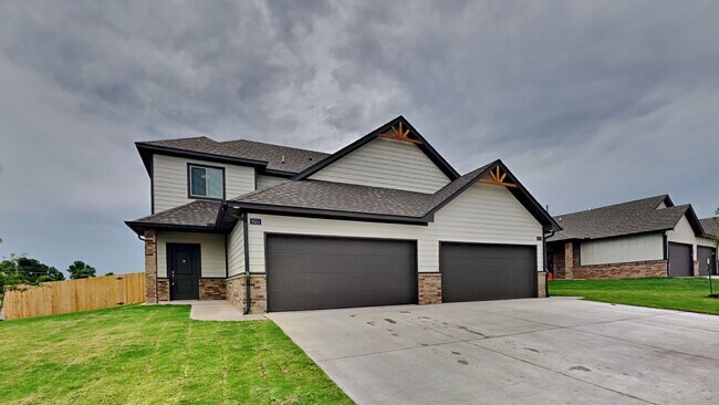 Photo - Luxury 2 Story- 3 Bedroom 2 Bathroom Duple... House
