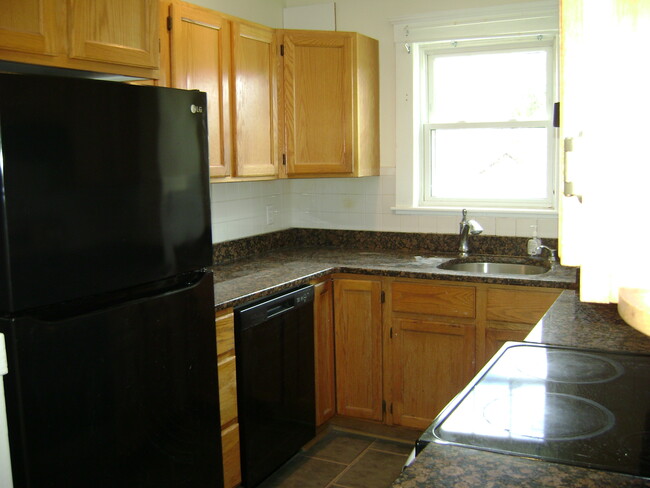 Building Photo - 397 Village St