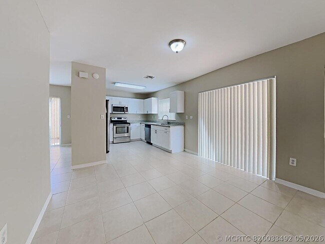 Building Photo - 15008 SW 112th Ln