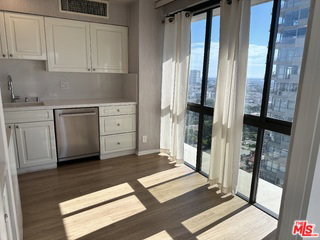 Building Photo - 10790 Wilshire Blvd