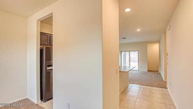Foto del edificio - 9143 Blue Roan Ln