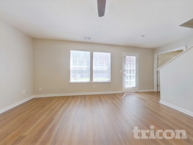 Building Photo - 2048 Lake Carolina Dr