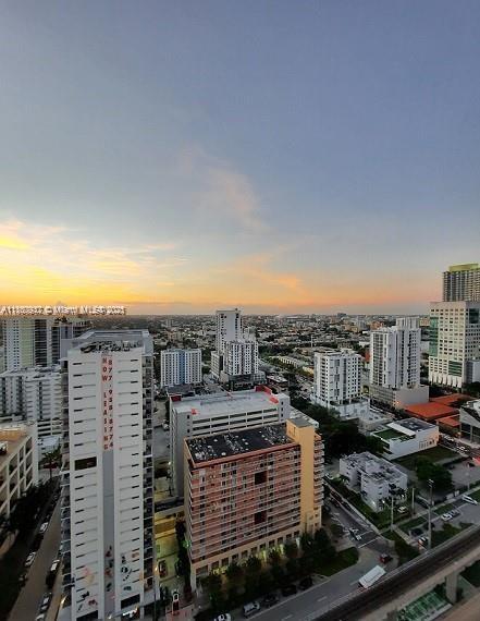 Foto principal - 999 SW 1st Ave