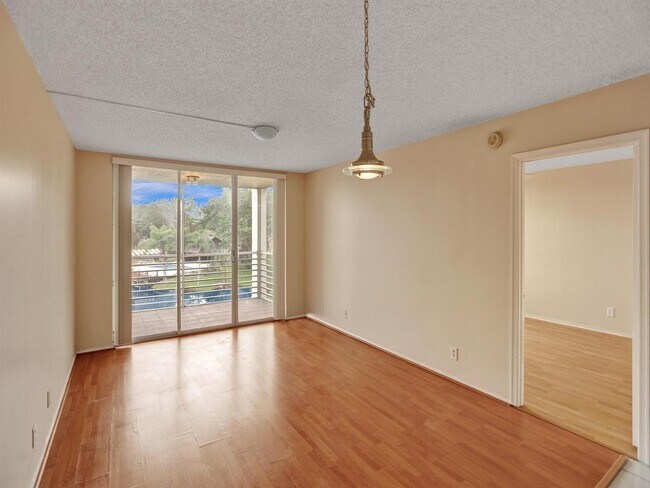 Foto del edificio - 9330 Lagoon Pl