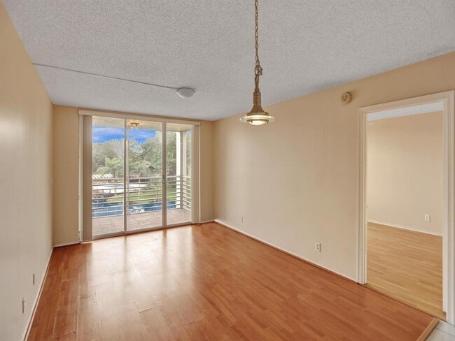 Building Photo - 9330 Lagoon Pl