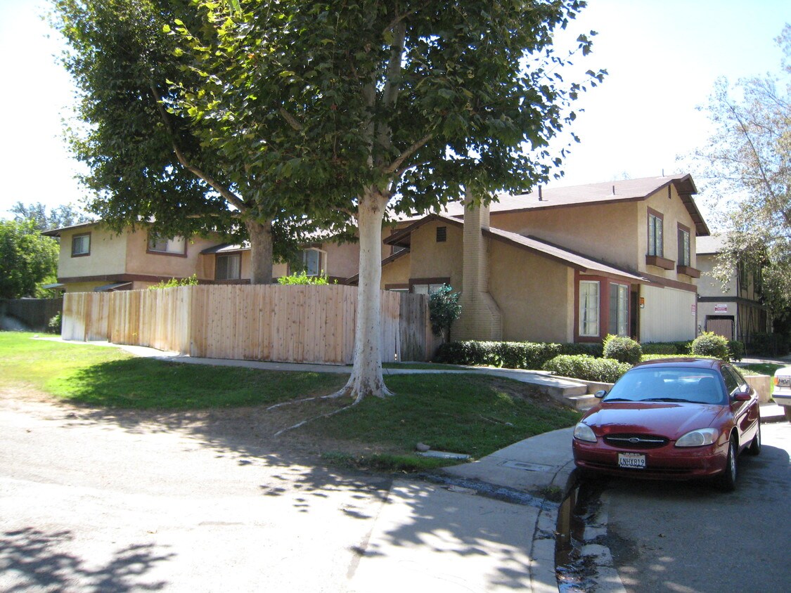 1034 W Bennington St, Upland, CA 91786 Townhome Rentals in Upland CA