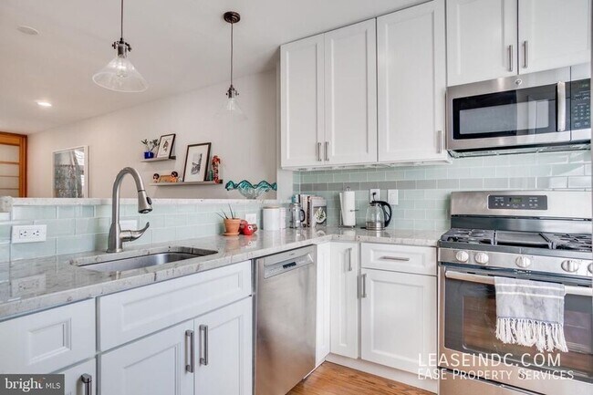 Foto del edificio - 2221 Ontario Rd NW