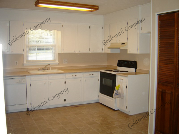Building Photo - 108 Anglewood Drive