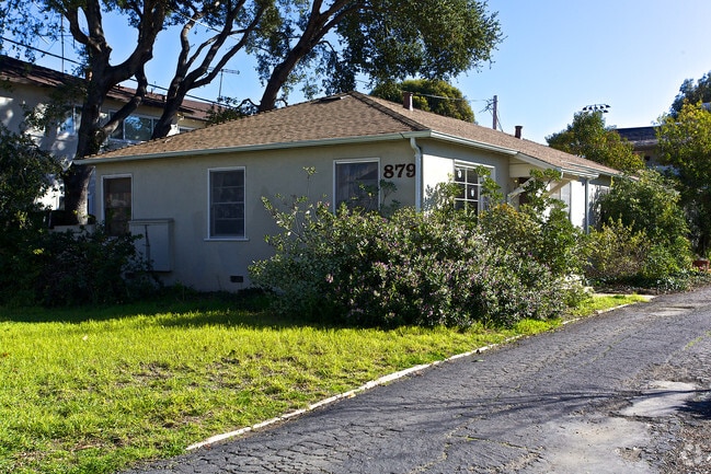 Building Photo - 879 Roble Ave