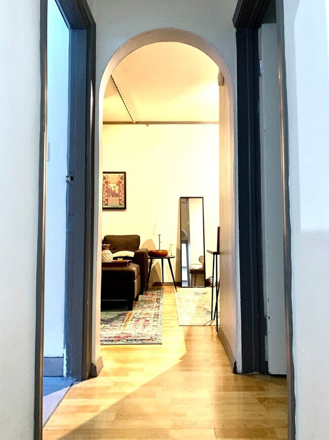 2700 ellendale pl and nearby apartments in los angeles, ca | see official prices, pictures, current floorplans and amenities for apartments near 2700. 2816 Ellendale Place Condo for Rent in Los Angeles, CA