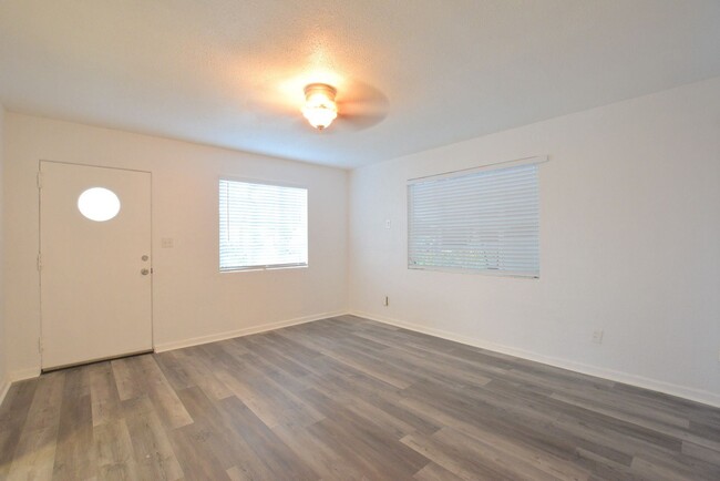 Building Photo - 1 br, 1 bath House - 2314 Formosa Ave