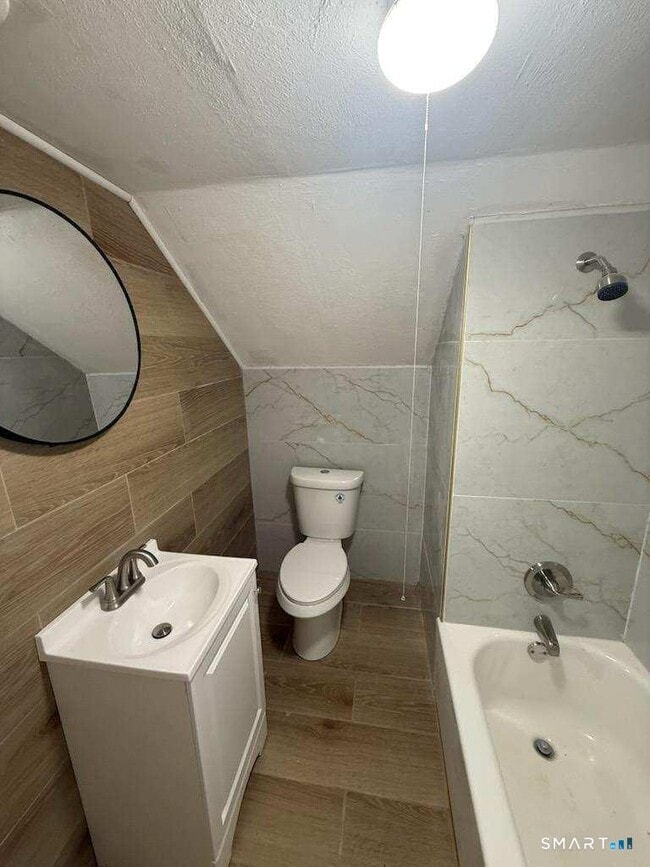 Foto del edificio - 761 Winchester Ave