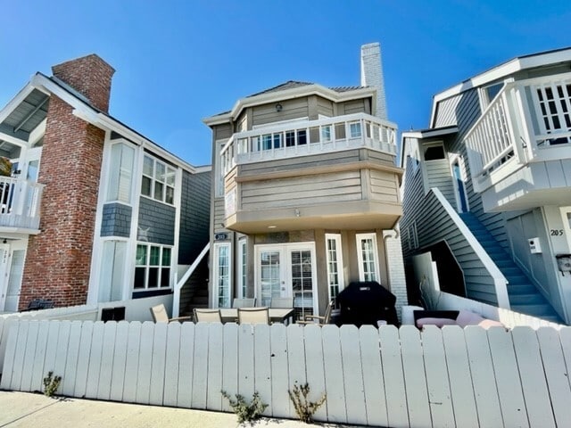 Primary Photo - 203 30th St