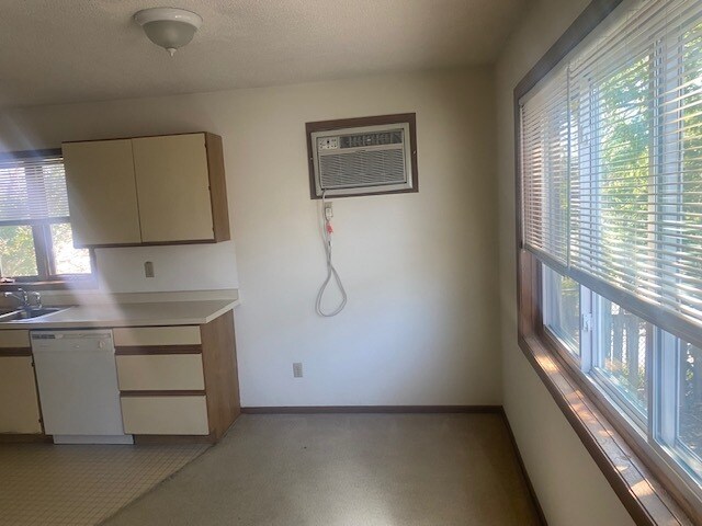 Comedor y Aire Acondicionado - 922 9th Ave SE