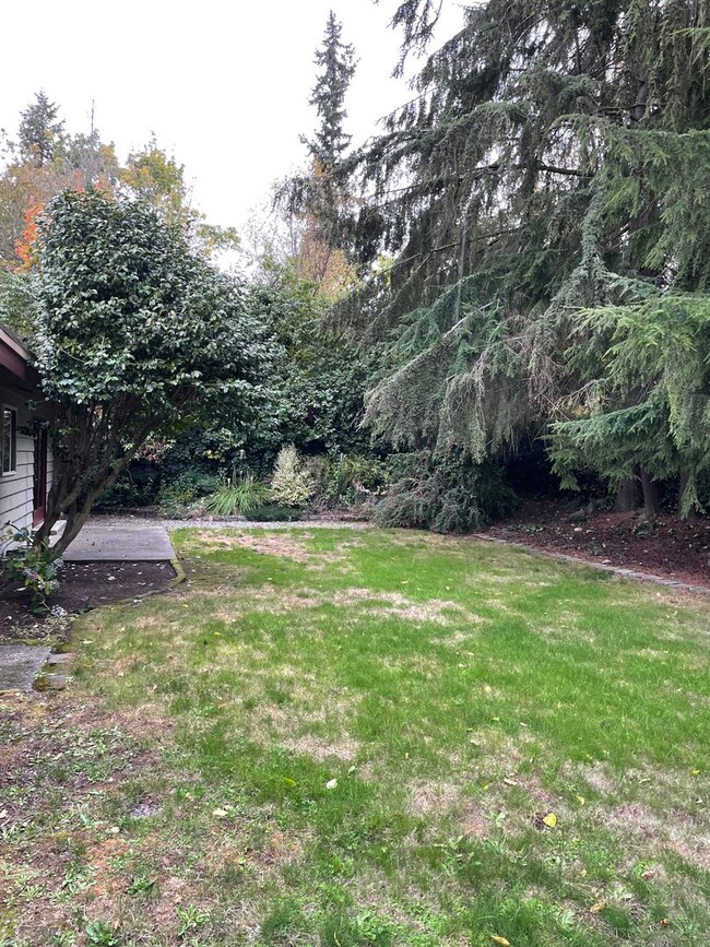 Building Photo - Shorewood 3bed 1.5 bath Home