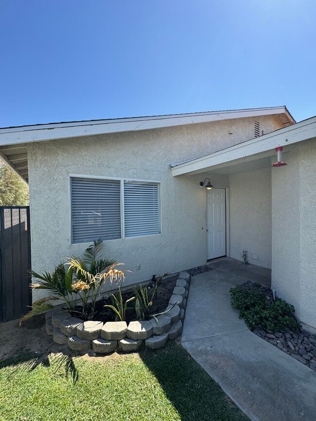 Building Photo - Beautiful Home in the Heart of Cathedral City