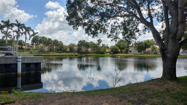 Foto del edificio - 153 Lakeview Dr