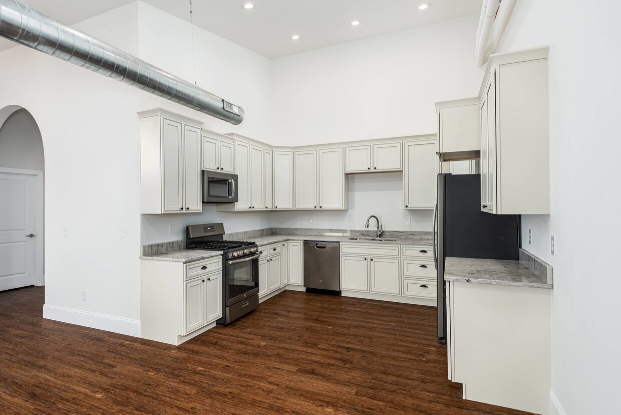 Foto principal - 1803 Ramada Blvd
