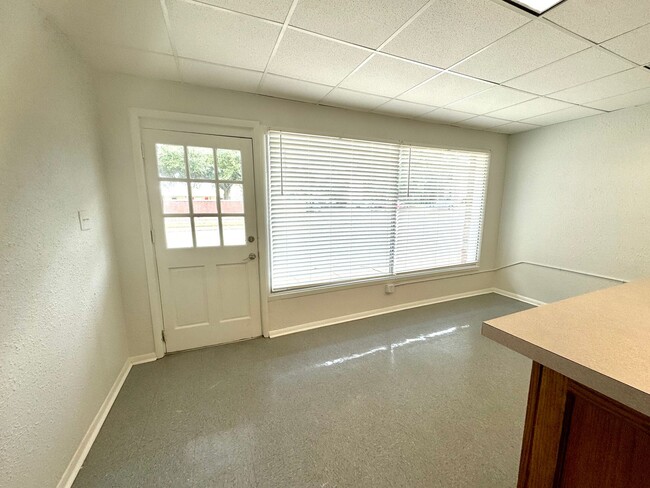 Building Photo - Office Space In Downtown Biloxi! Great Loc...