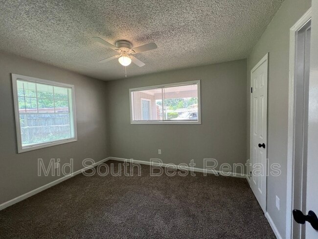 Building Photo - 4135 Navaho Ave