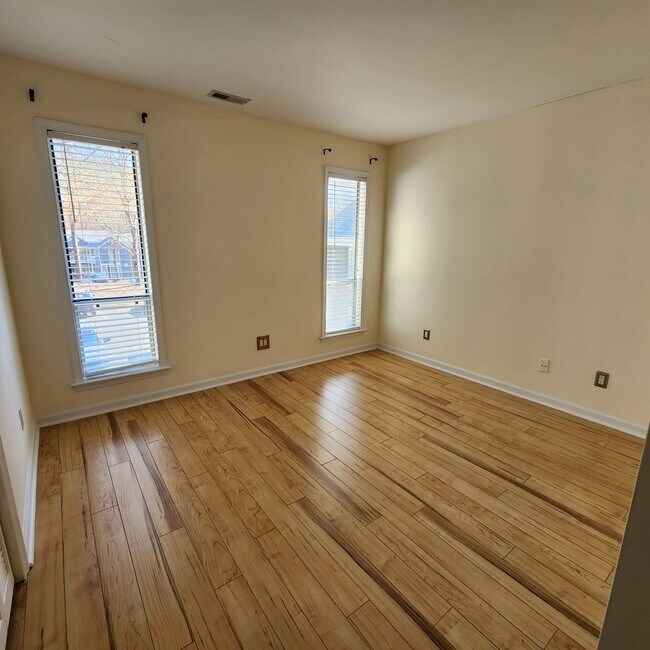 Foto del edificio - 2 Bedroom Condo for rent