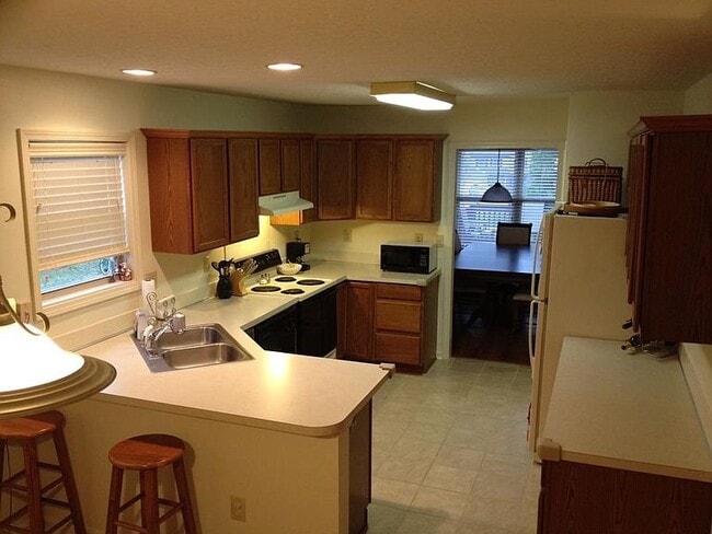 Building Photo - 10904 Sweet Water Dr
