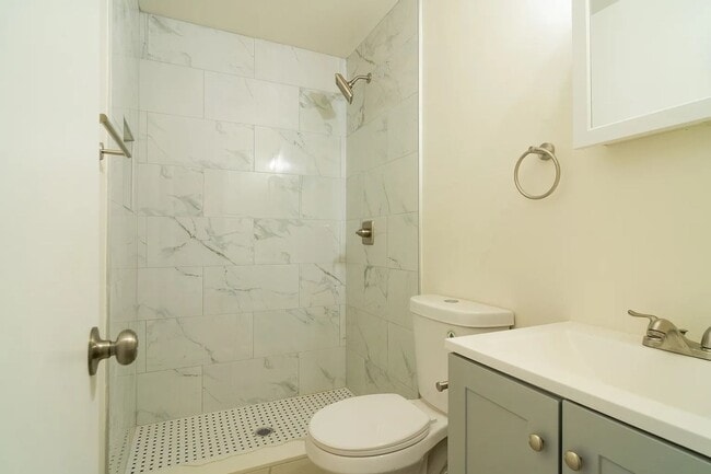 Foto del edificio - 5418-5420 Baja Drive