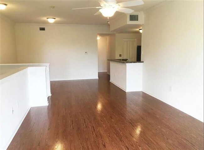 Building Photo - 5800 W Sample Rd