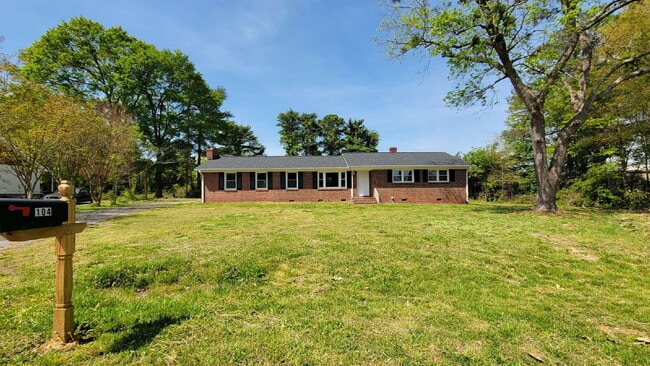 Building Photo - Spacious 3 Bedroom Home in District 6 – Re...