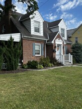 House - 806 Broadway