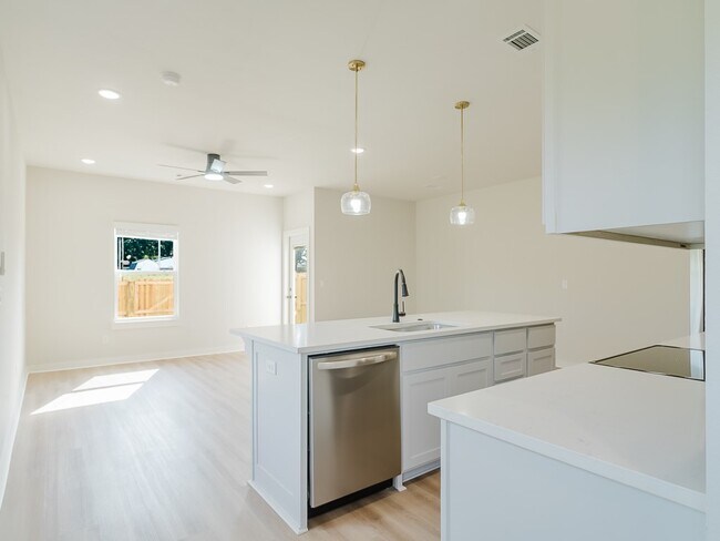 Building Photo - 1720 Cuppett Cir