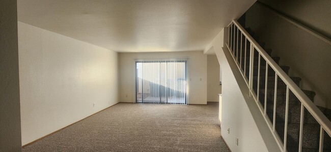 Building Photo - 3 Bedroom 2.5 Bathroom Townhome Across fro...