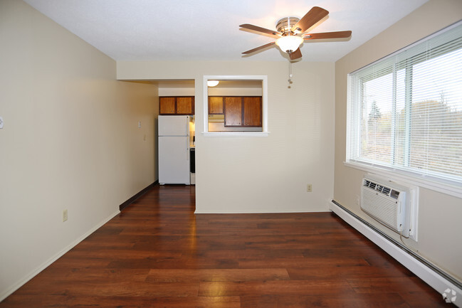 Dining Area - Lakeshore Apartments