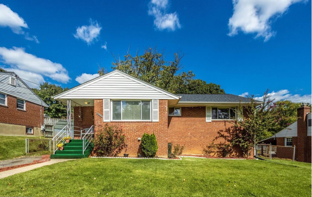 Foto principal - 4505 Adrian St