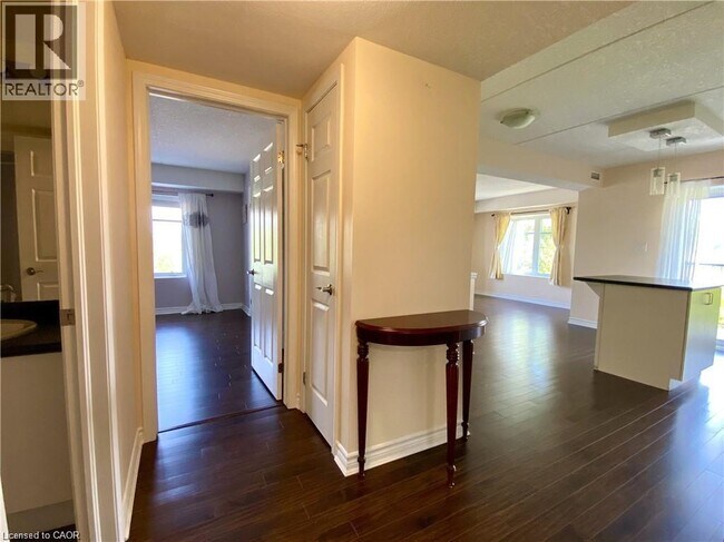 Photo du bâtiment - 776 Laurelwood Dr