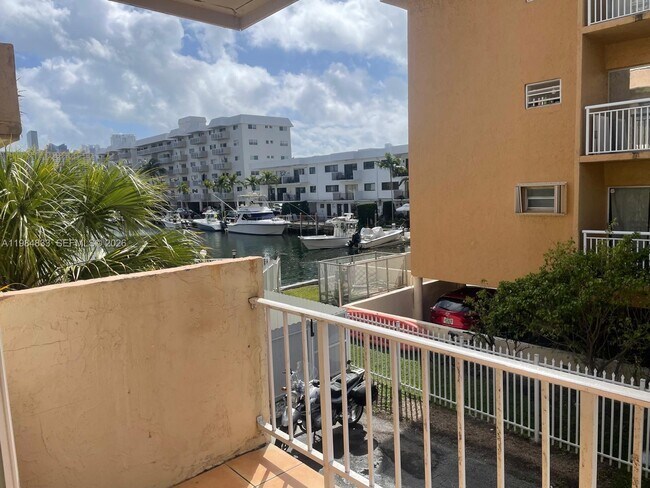 Foto del edificio - 3522 NE 171 St