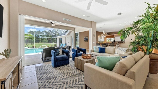 Building Photo - 974 Rotonda Cir